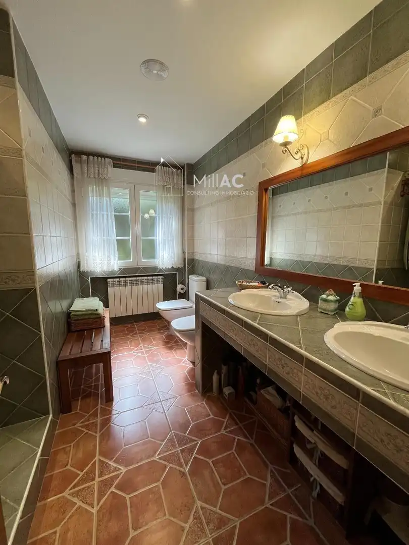 Bathroom of Houses for sale in El Espinar  with Heating, Private garden and Terrace