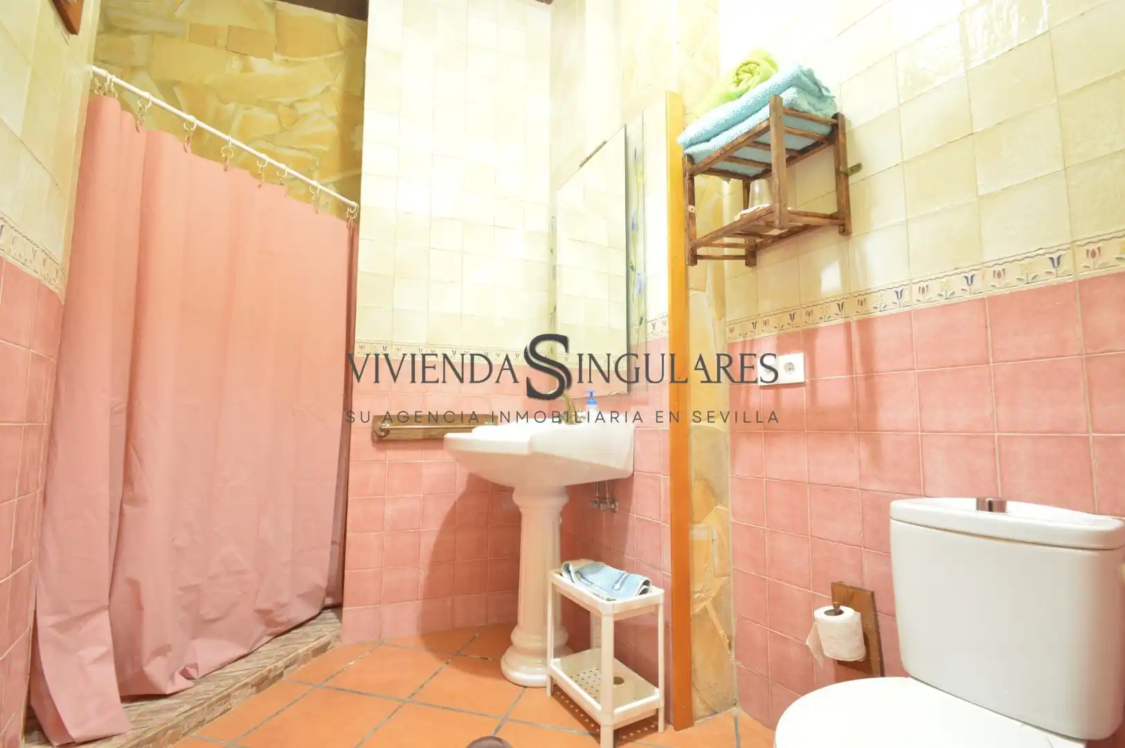 Bathroom of Houses for sale in Arroyomolinos de León  with Air Conditioner, Terrace and Furnished