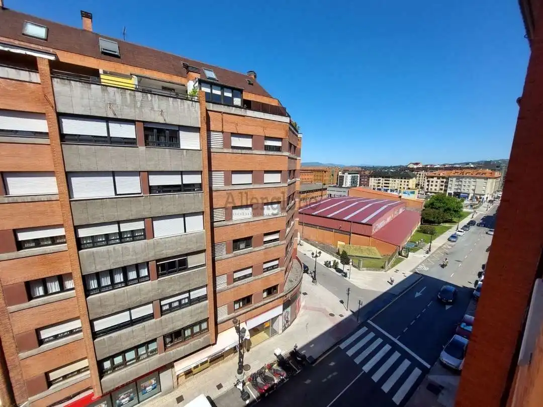 Piso de alquiler en Calle Fernando Vela, Milán - Pumarín