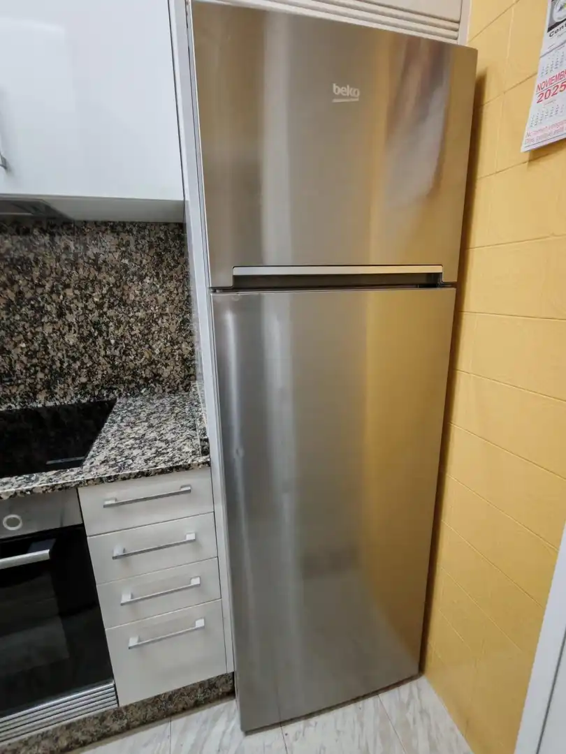 Cocina de Piso de alquiler en Vigo  con Calefacción y Balcón