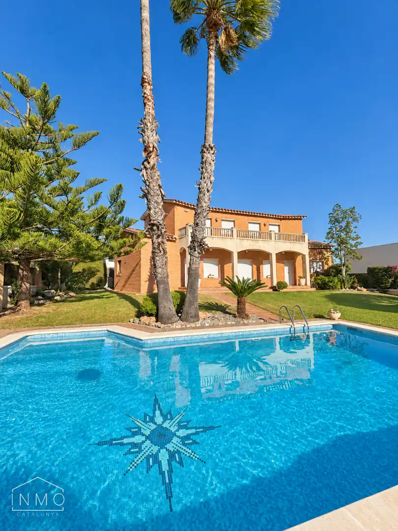 Piscina de Casa o xalet en venda en Ciutat Jardí Bonanova