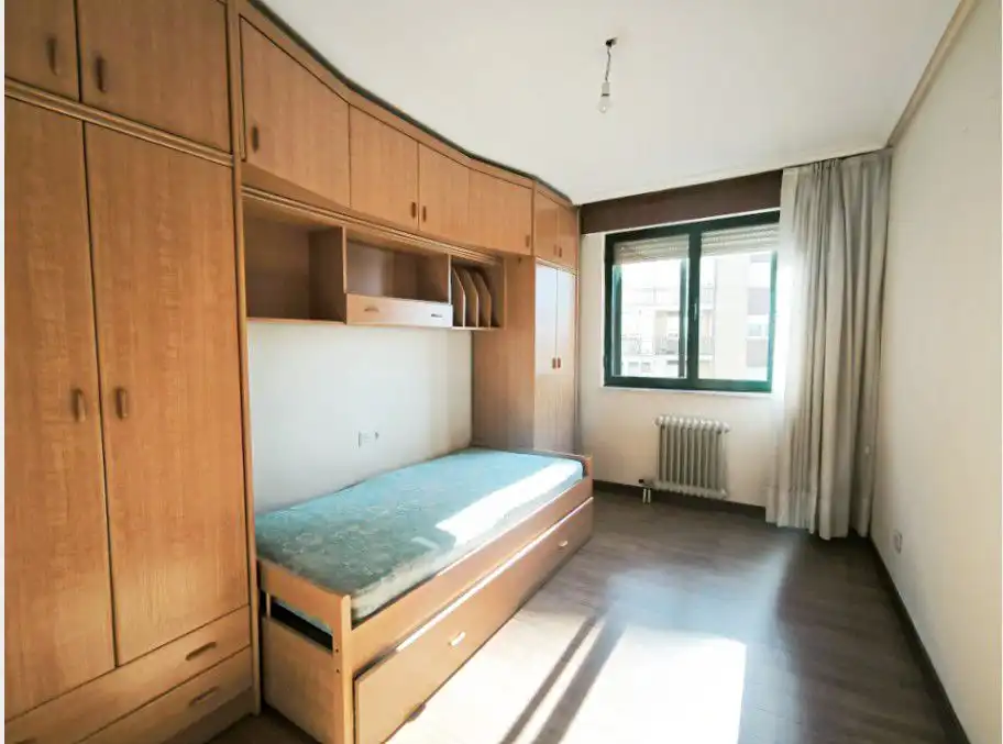Dormitori de Pis de lloguer en Salamanca amb Calefacció, Parquet i Terrassa