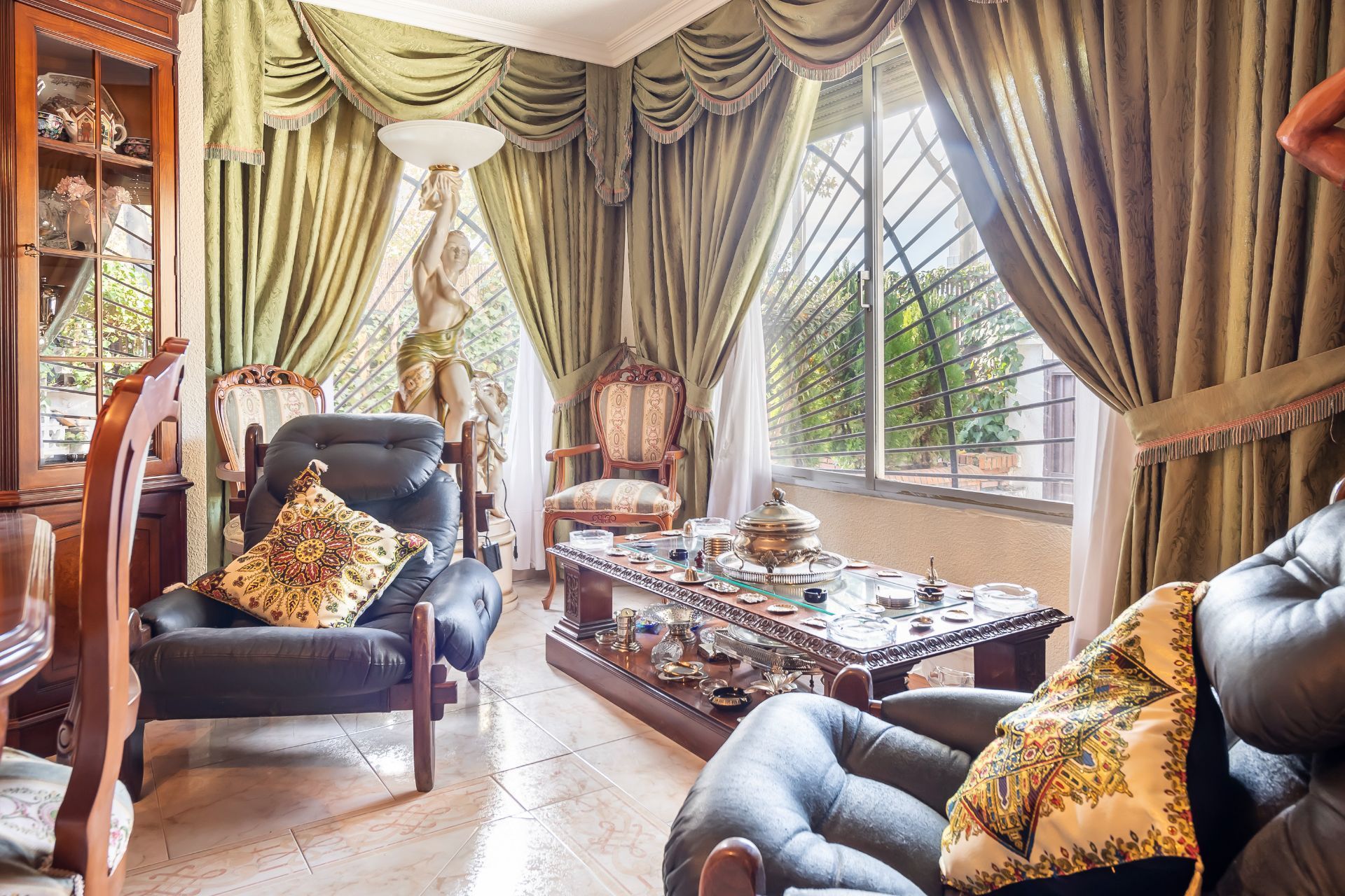 Sala d'estar de Casa o xalet en venda en  Madrid Capital amb Aire condicionat, Calefacció i Jardí privat