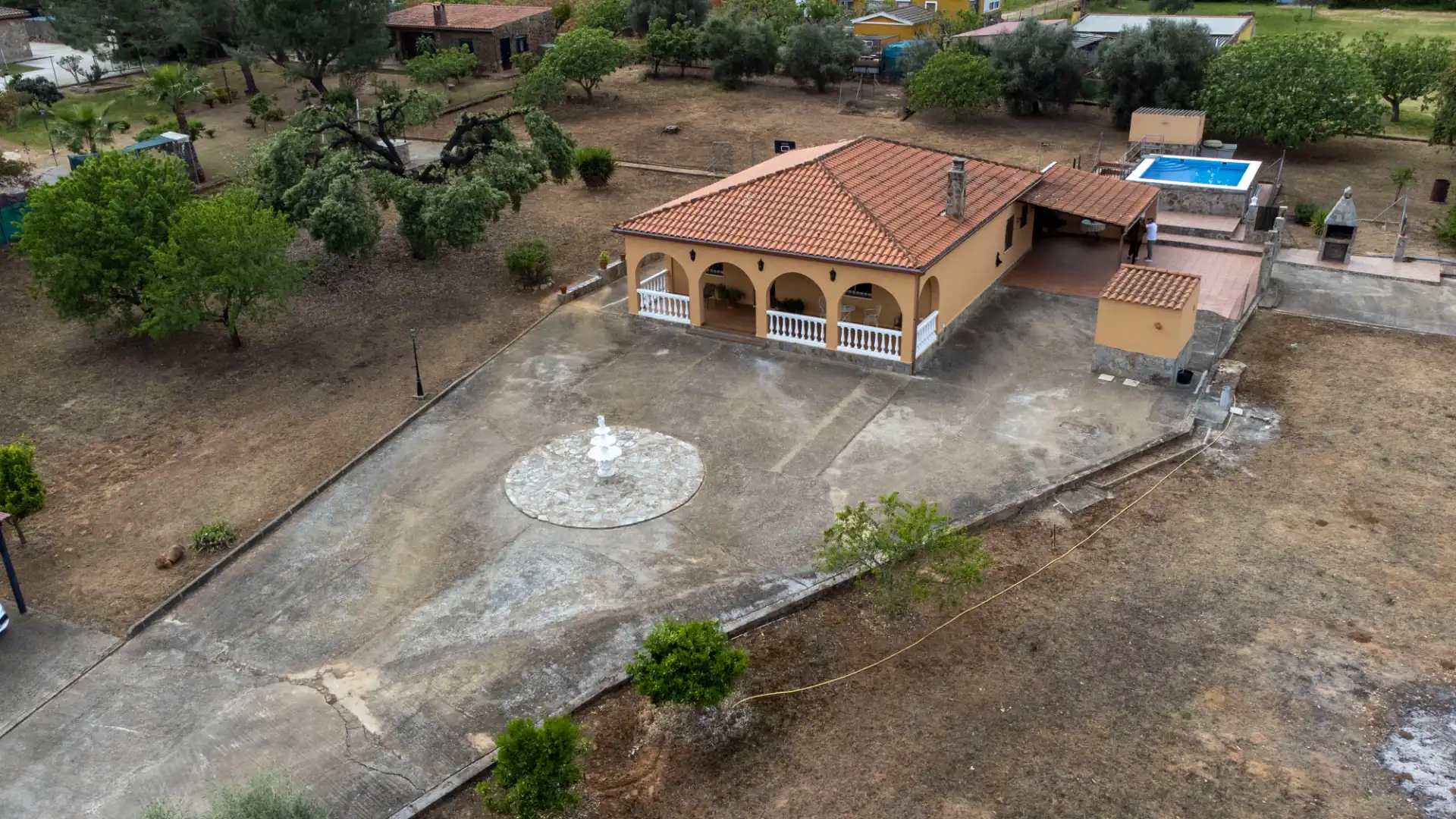 Haus oder Chalet zum Verkauf in Badajoz mit Klimaanlage, Abstellraum und Schwimmbad