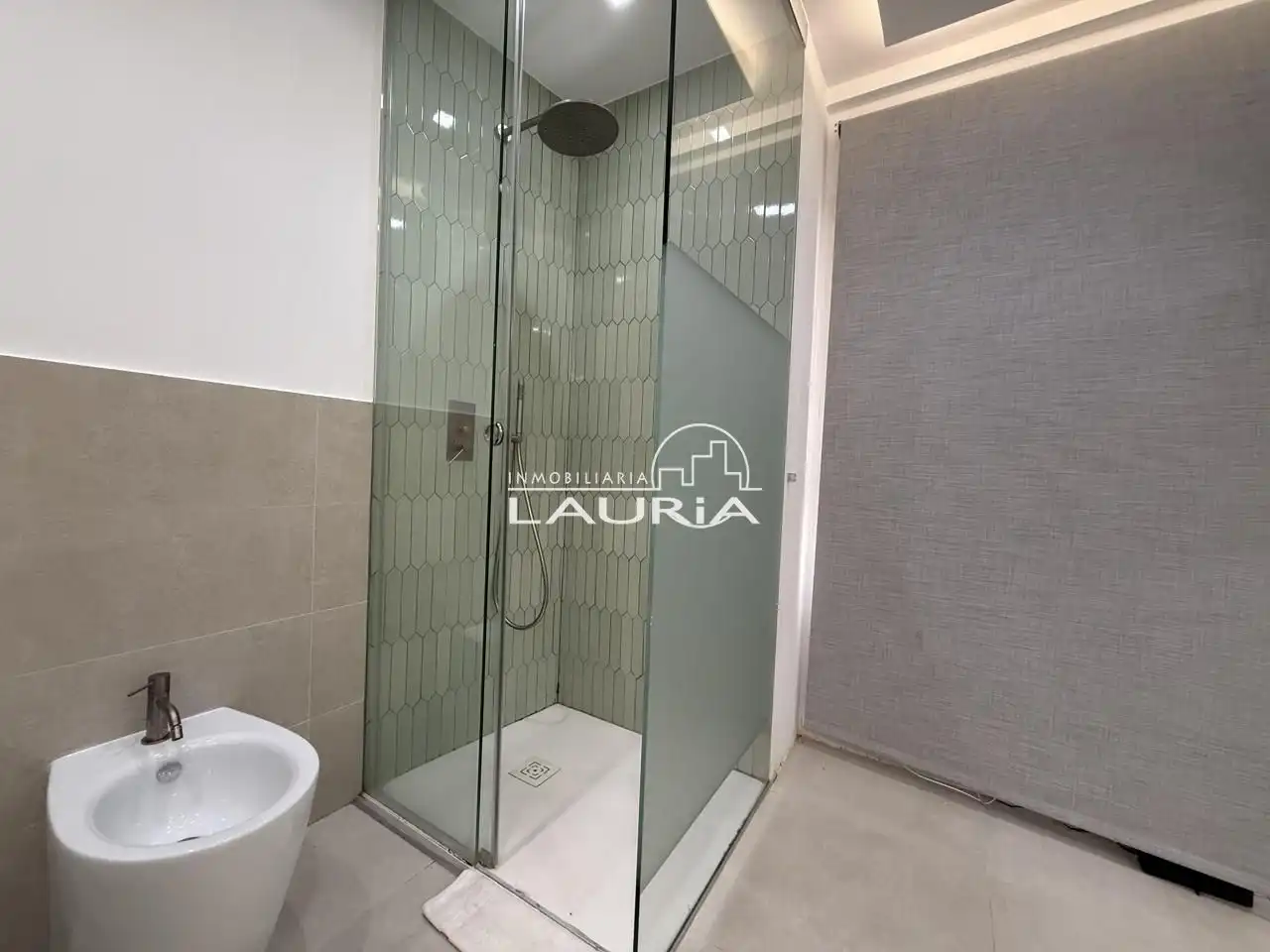Baño de Piso en venta en Valencia con Aire acondicionado, Calefacción y Terraza