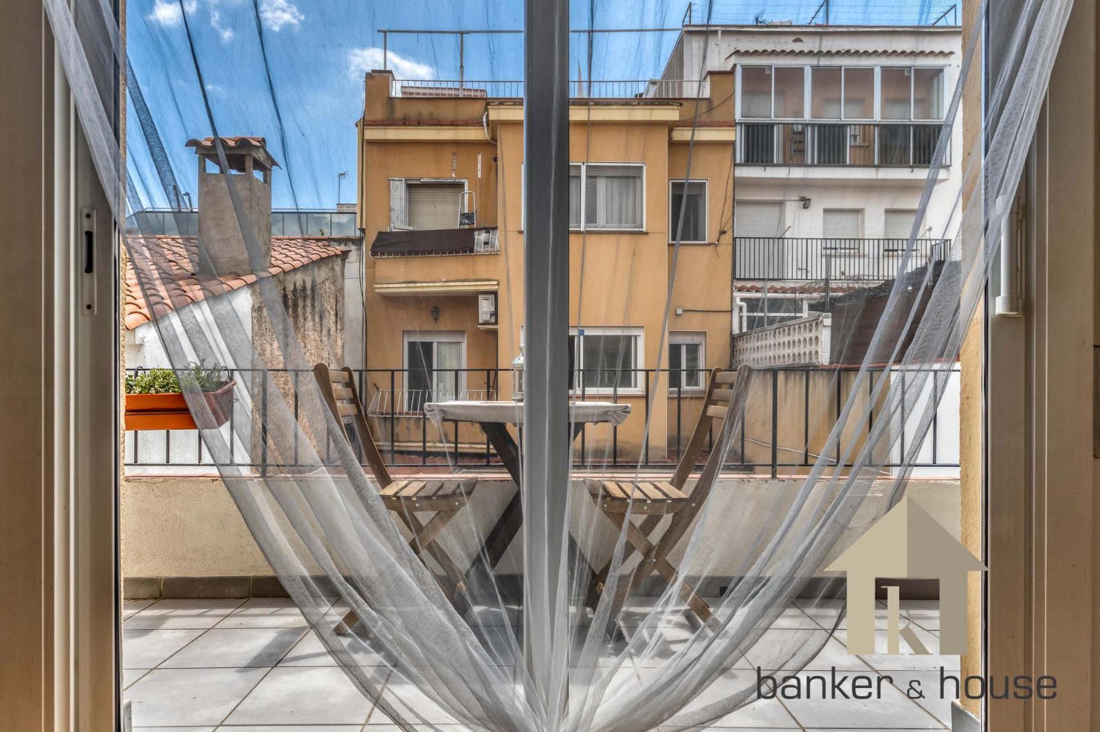 Exterior view of Attic for sale in Cerdanyola del Vallès  with Air Conditioner, Heating and Parquet flooring