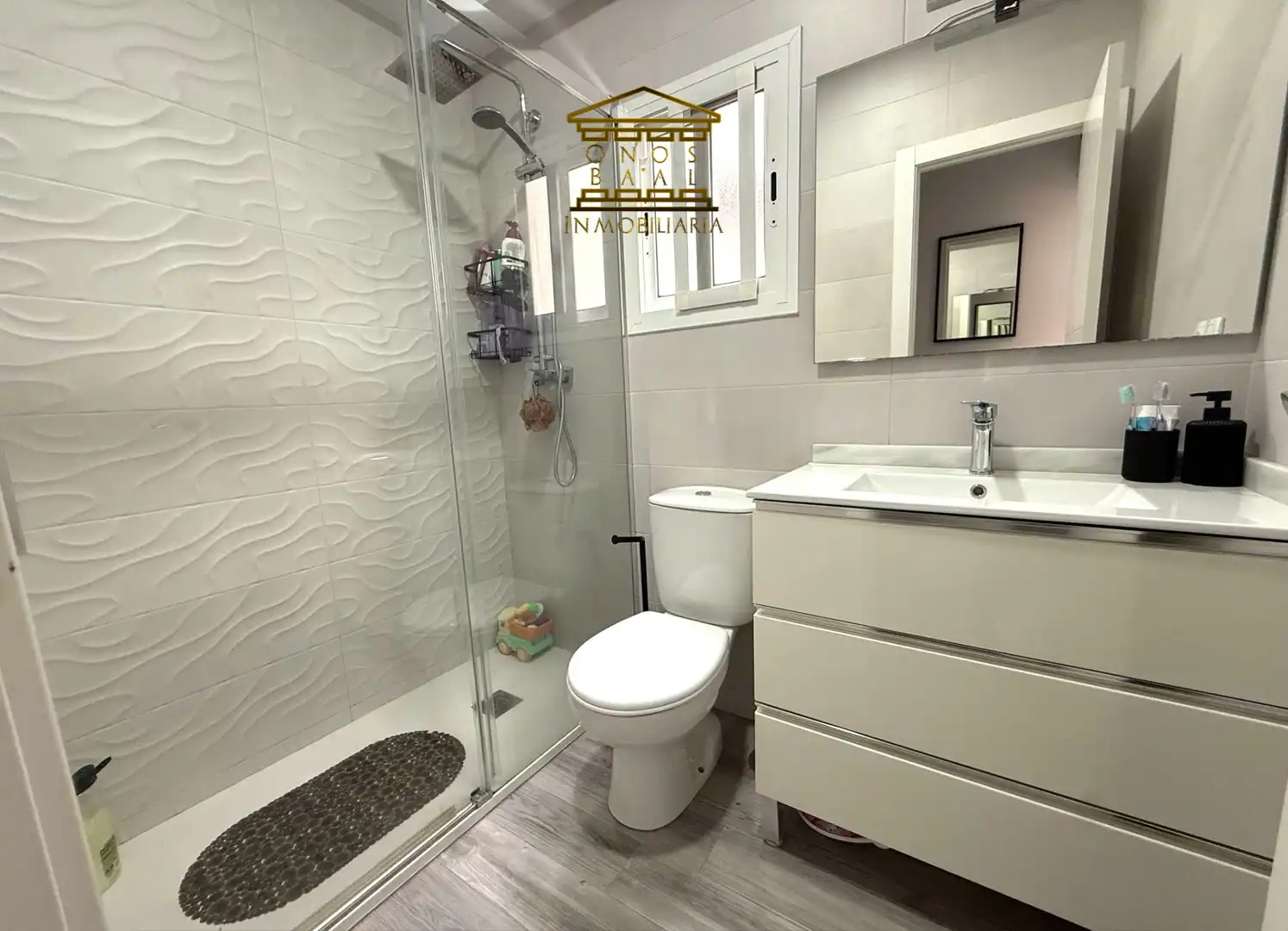 Bathroom of Flat for sale in Huelva  with Air Conditioner and Furnished