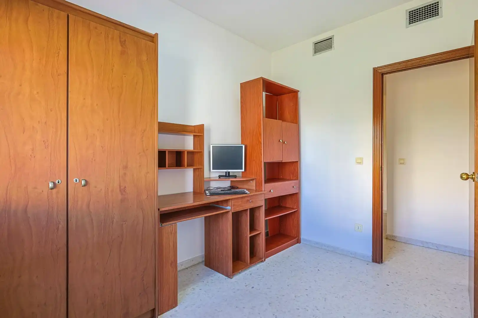 Bedroom of Flat for sale in Sevilla  with Air Conditioner and Furnished
