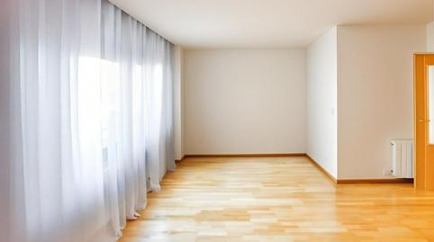 Foto 3 de Piso en venta en De Pilar de Madariaga Rojo, Ensanche de Vallecas - La Gavia,  Madrid Capital