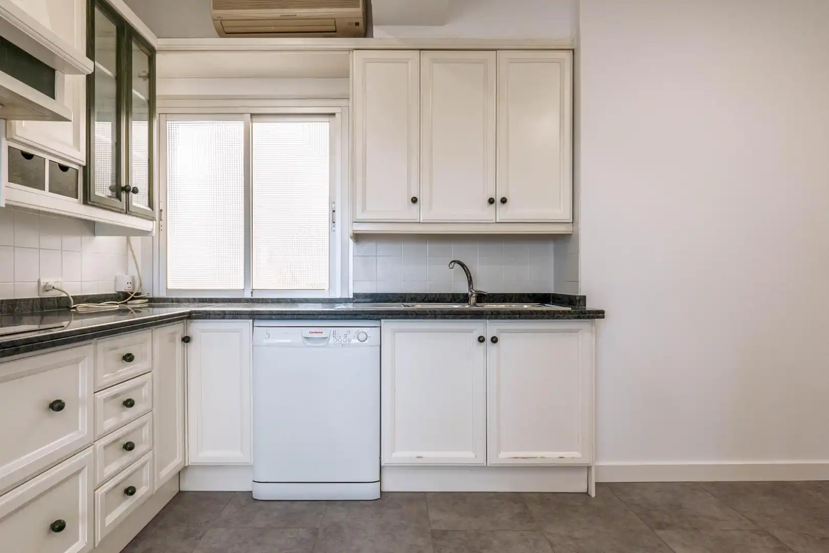 Küche von Wohnung zur untervermieten in Granada mit Klimaanlage und Heizung