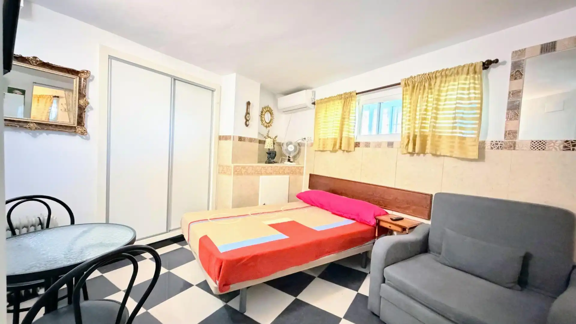 Schlafzimmer von Wohnung zum Verkauf in Torremolinos mit Klimaanlage, Heizung und Privatgarten