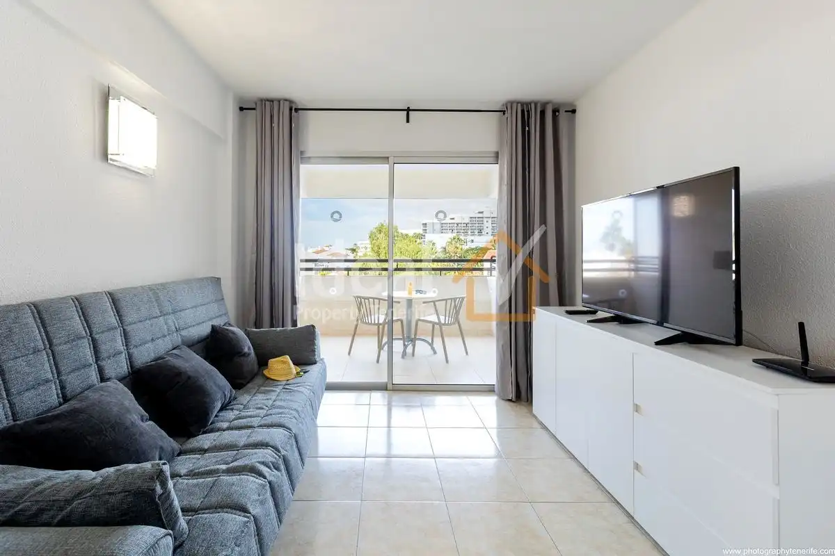 Sala de estar de Estudio en venta en Adeje con Aire acondicionado, Terraza y Amueblado