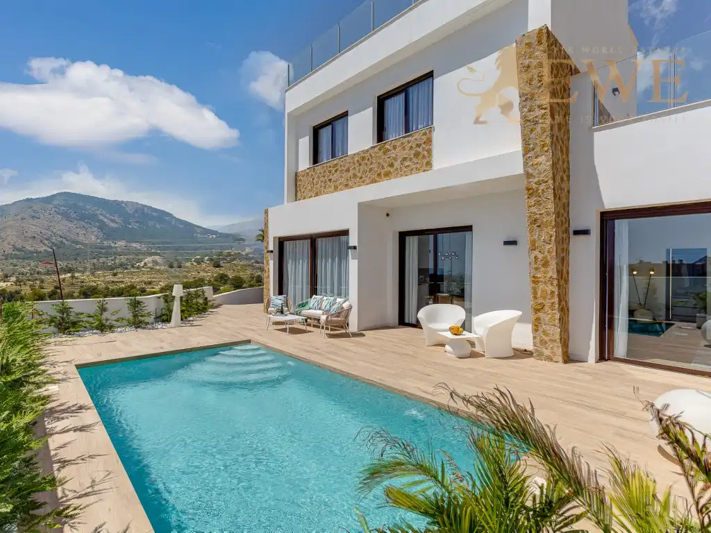 Villa mit Pool zum Verkauf in Golf Bahía
