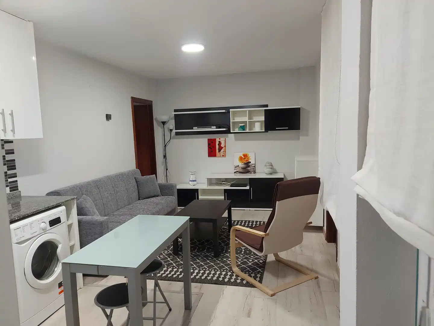 Living room of Flat for rent in Oviedo   with Heating, Parquet flooring and Furnished