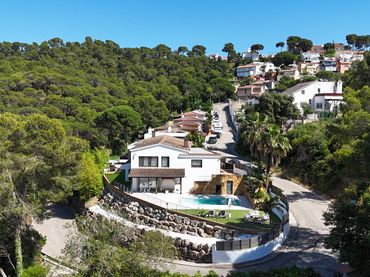 Chalet con piscina en venta en Calle Serrallarga
