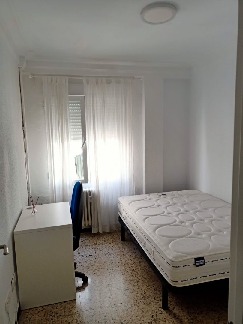Bedroom of Flat to share in  Zaragoza Capital  with Heating, Terrace and Furnished