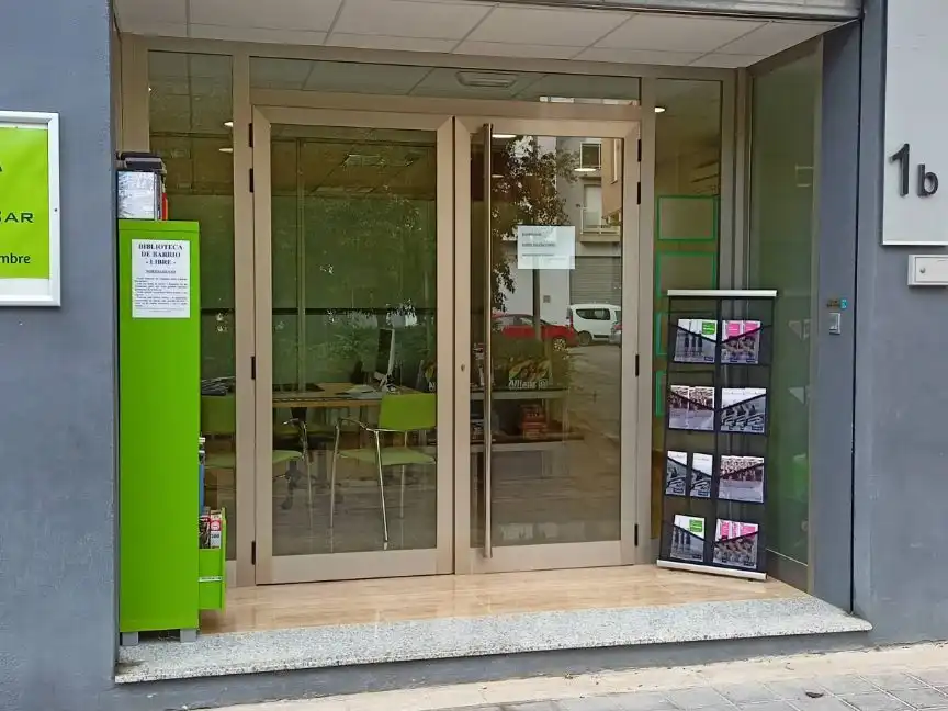 Local commercial à louer à Plaça de Jaume Roig 1, imagen 2
