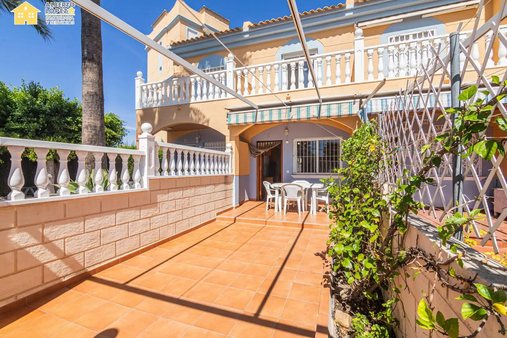 Bungalow with terrace for sale in Los Arenales del Sol