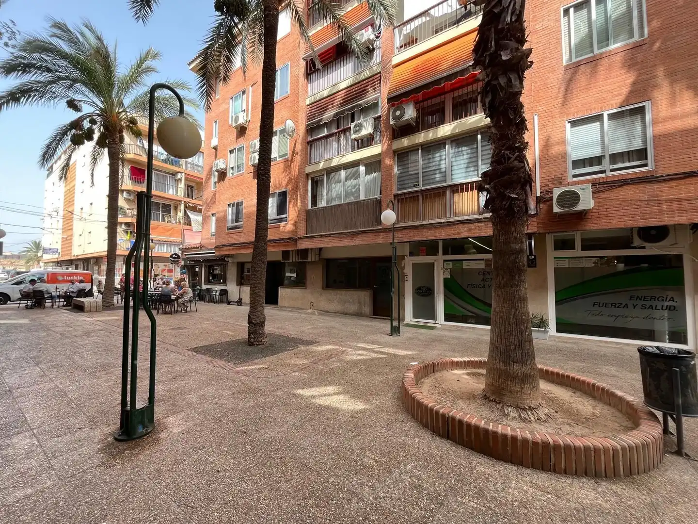 Local comercial en venta en Pueblo - Urbanizaciones