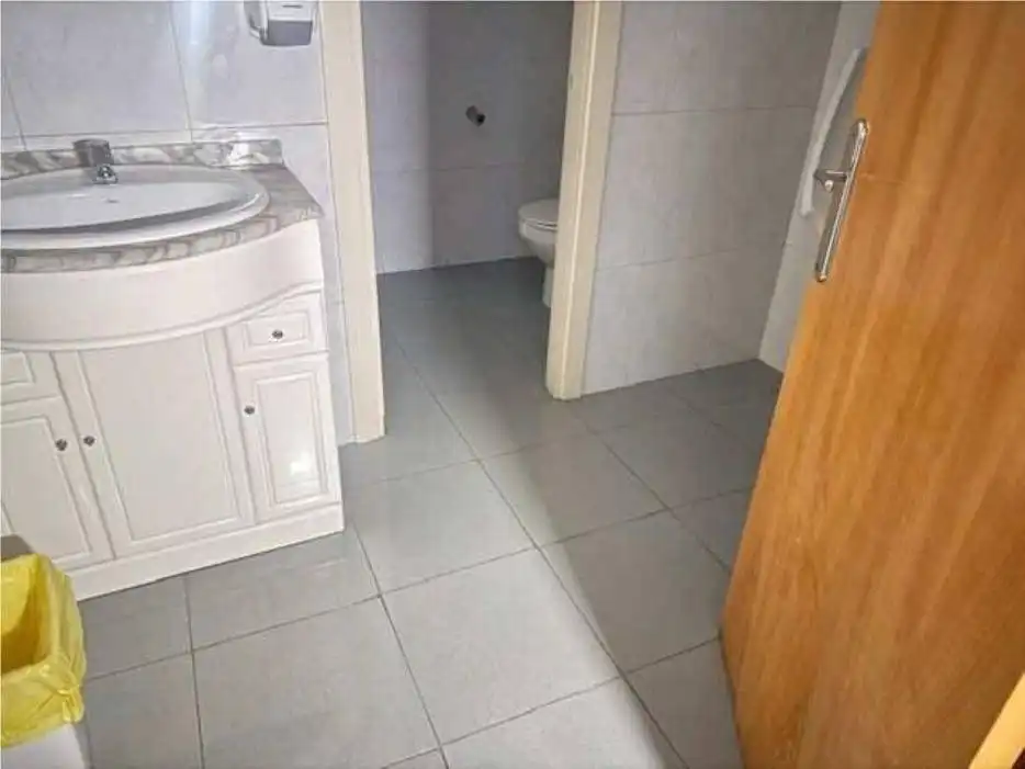 Bany de Oficina de lloguer en Getxo  amb Aire condicionat i Calefacció
