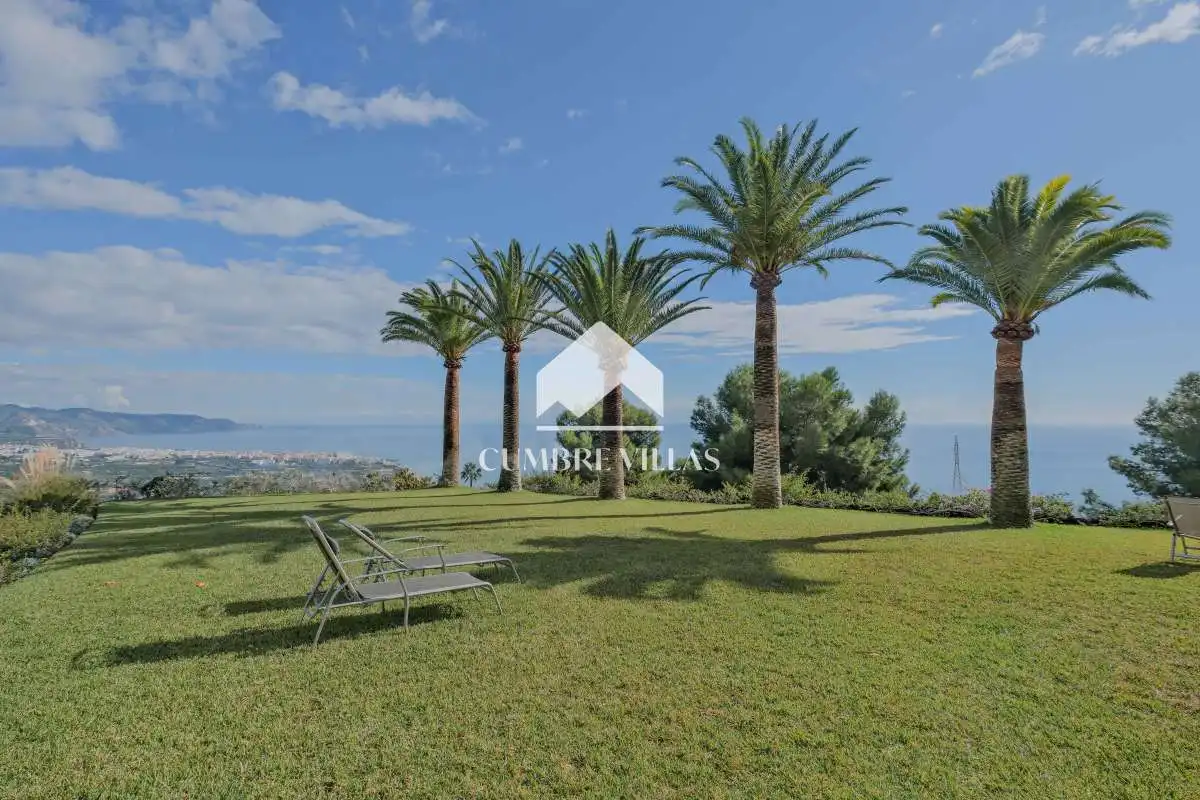 Jardí de Casa o xalet en venda en Nerja amb Jardí privat i Terrassa