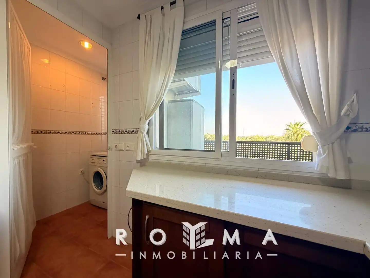 Vista exterior de Piso de alquiler en Dos Hermanas con Aire acondicionado, Calefacción y Jardín privado