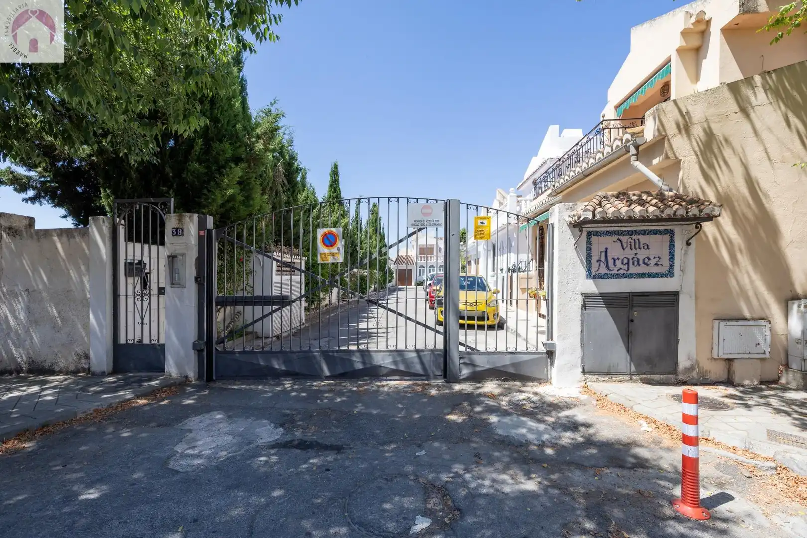Vista exterior de Casa adosada en venda en Granada amb Calefacció, Jardí privat i Terrassa