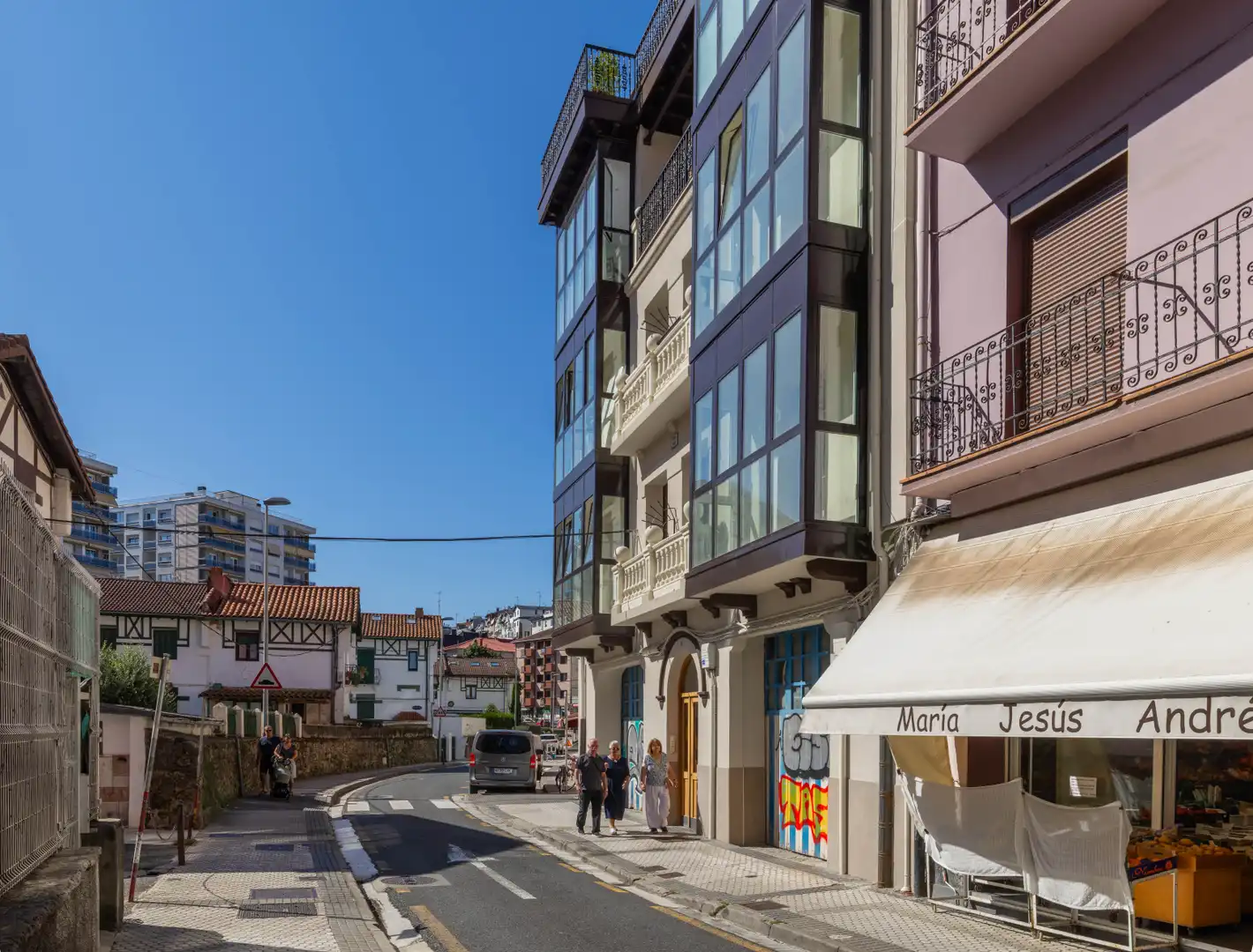 Vista exterior de Pis en venda en Donostia - San Sebastián  amb Balcó