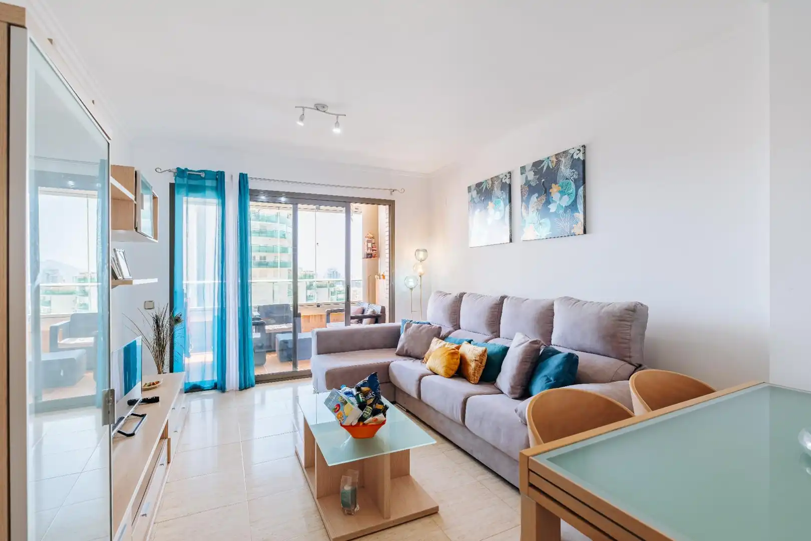 Sala d'estar de Apartament de lloguer en Villajoyosa / La Vila Joiosa amb Aire condicionat, Calefacció i Jardí privat