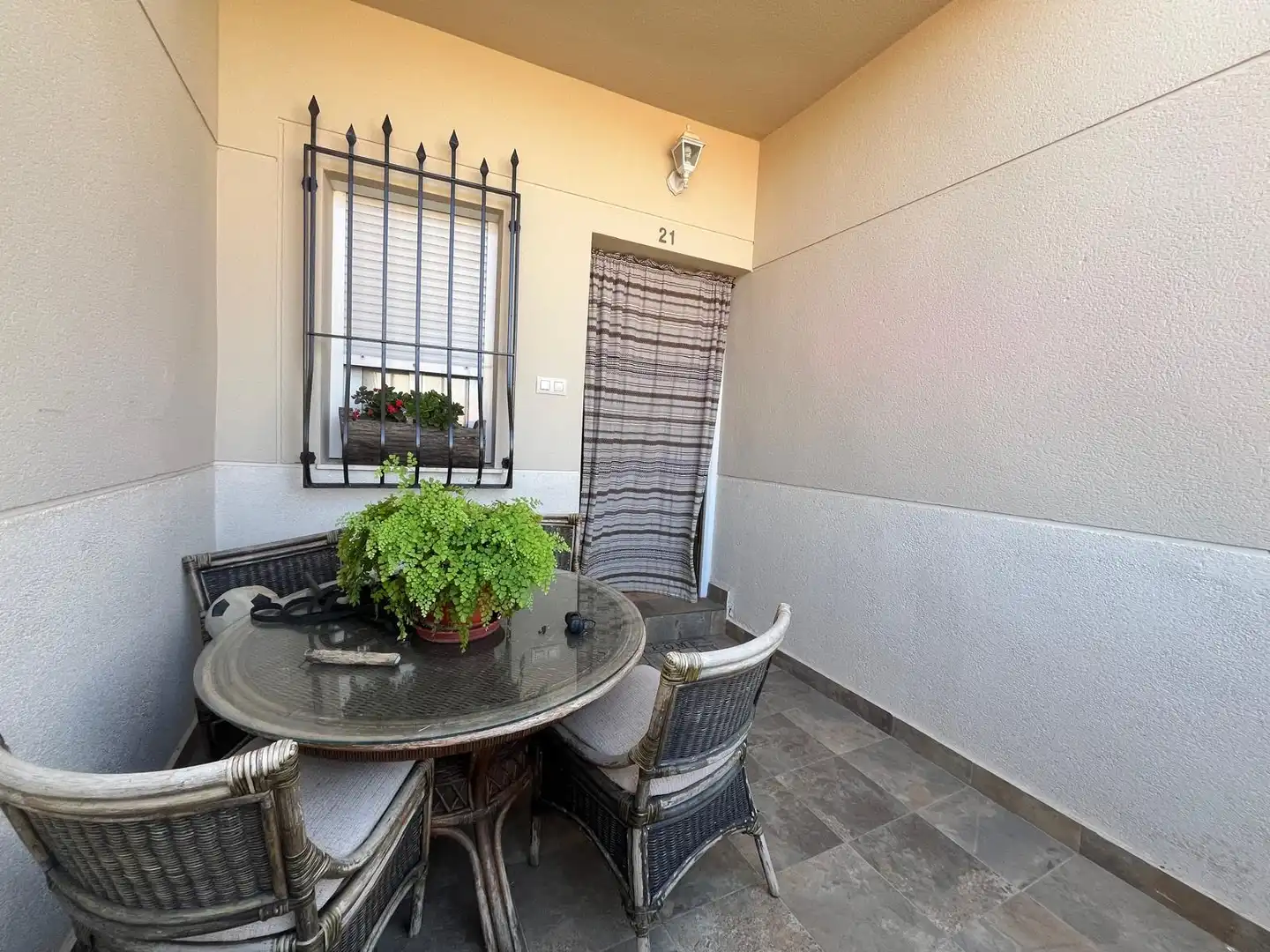 Terrasse von Einfamilien-Reihenhaus zum Verkauf in Las Labores   mit Klimaanlage, Heizung und Privatgarten