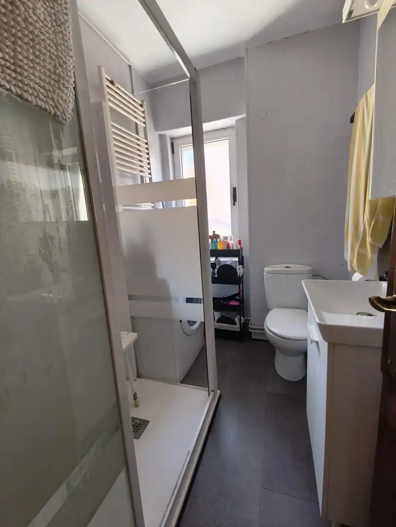 Badezimmer von Wohnung zum Verkauf in Santander mit Heizung
