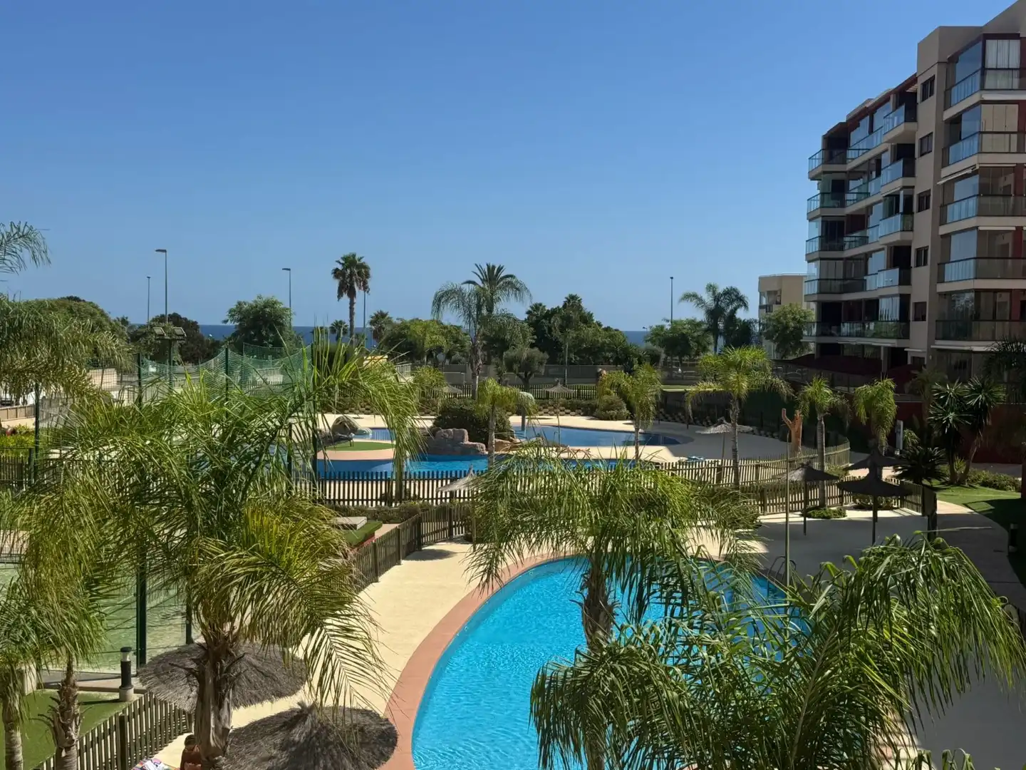 Apartamento con terraza en alquiler en Mil Palmeras, imagen 2