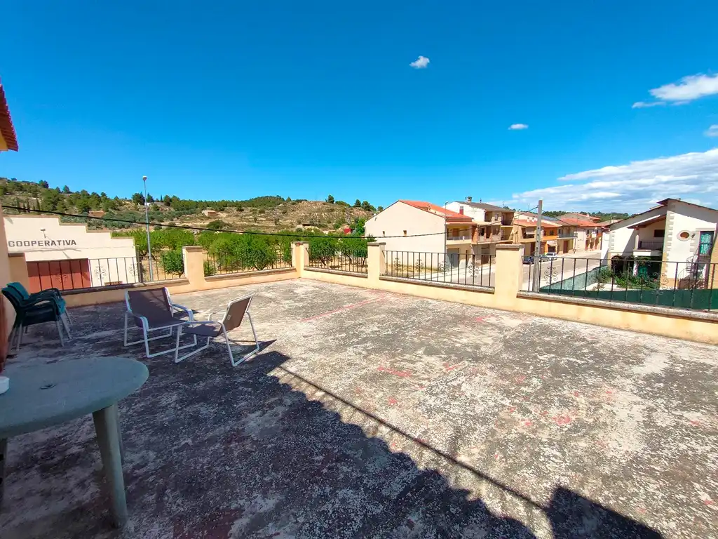 Terraza de Casa o chalet en venta en Valdeltormo con Amueblado