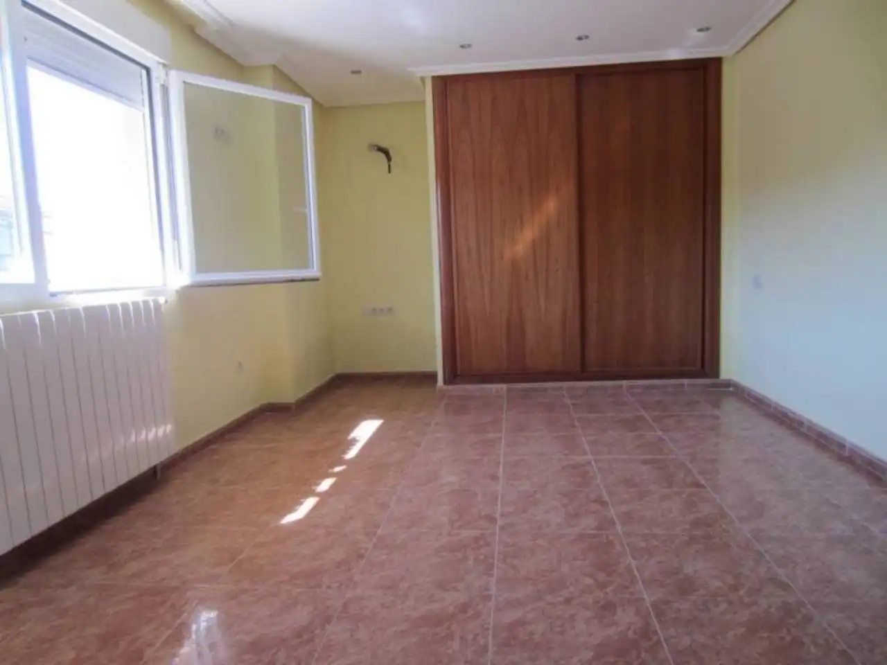 Bedroom of Houses for sale in Fuentes de Oñoro  with Air Conditioner, Terrace and Swimming Pool