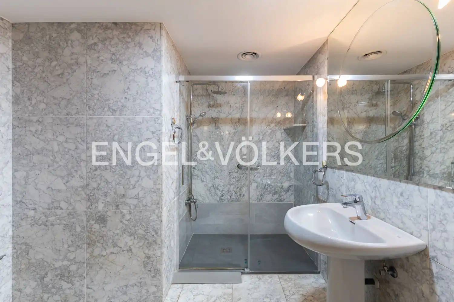 Baño de Piso de alquiler en Valencia con Aire acondicionado, Calefacción y Terraza