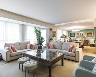 Sala d'estar de Apartament en venda en  Madrid Capital amb Aire condicionat, Calefacció i Terrassa