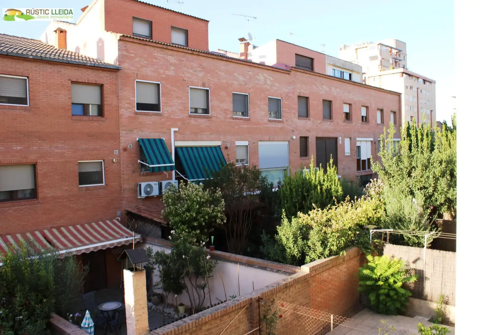 Casa adosada en venda a Tàrrega