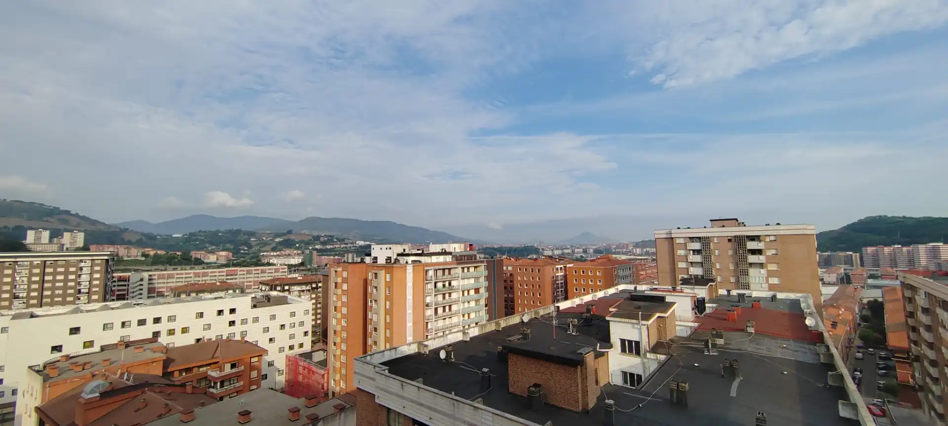 Außenansicht von Wohnung zur Miete in Bilbao  mit Heizung, Parkett und Terrasse