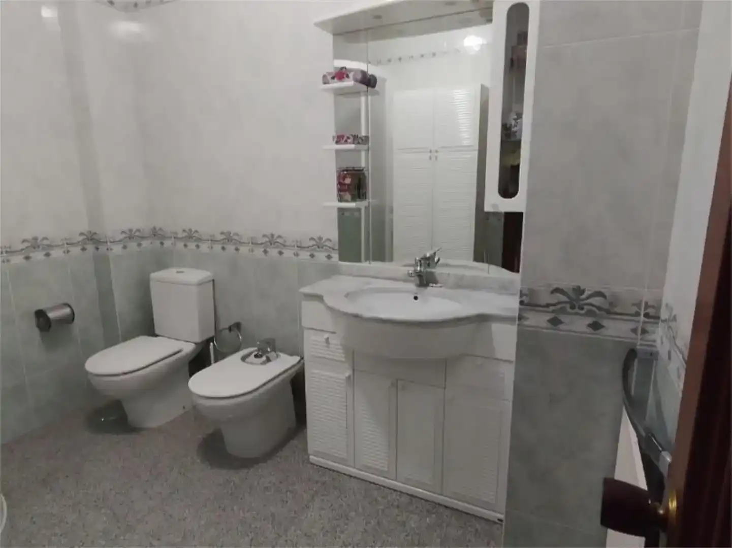 Badezimmer von Wohnung zum Verkauf in Mugardos mit Balkon