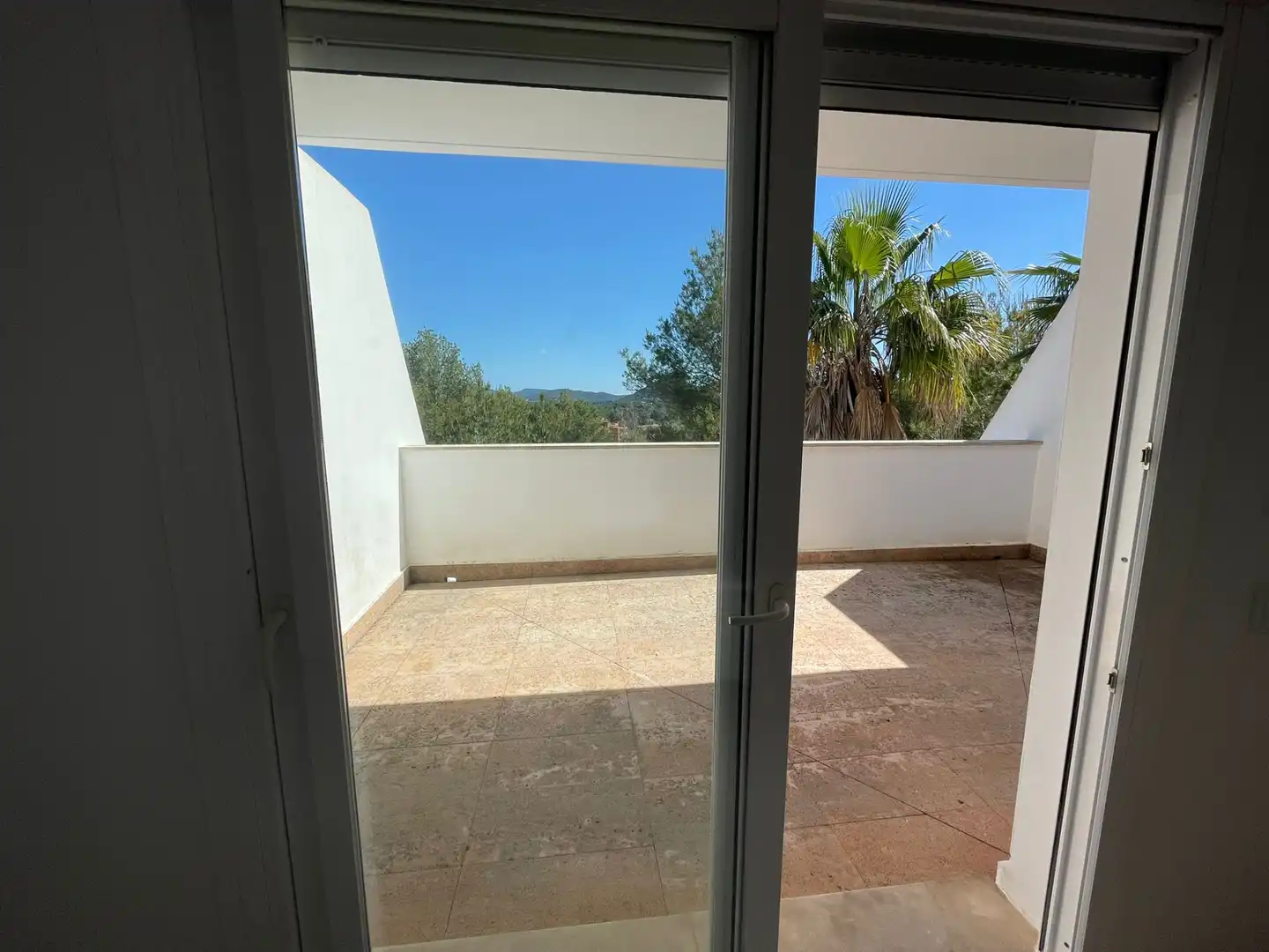 Terrasse von Einfamilien-Reihenhaus zum Verkauf in Santa Eulària des Riu mit Klimaanlage, Terrasse und Möbliert