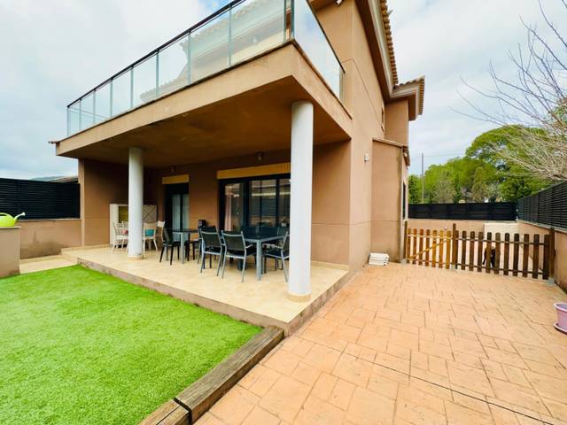 Casa adosada en Alquiler en Albalat dels Tarongers