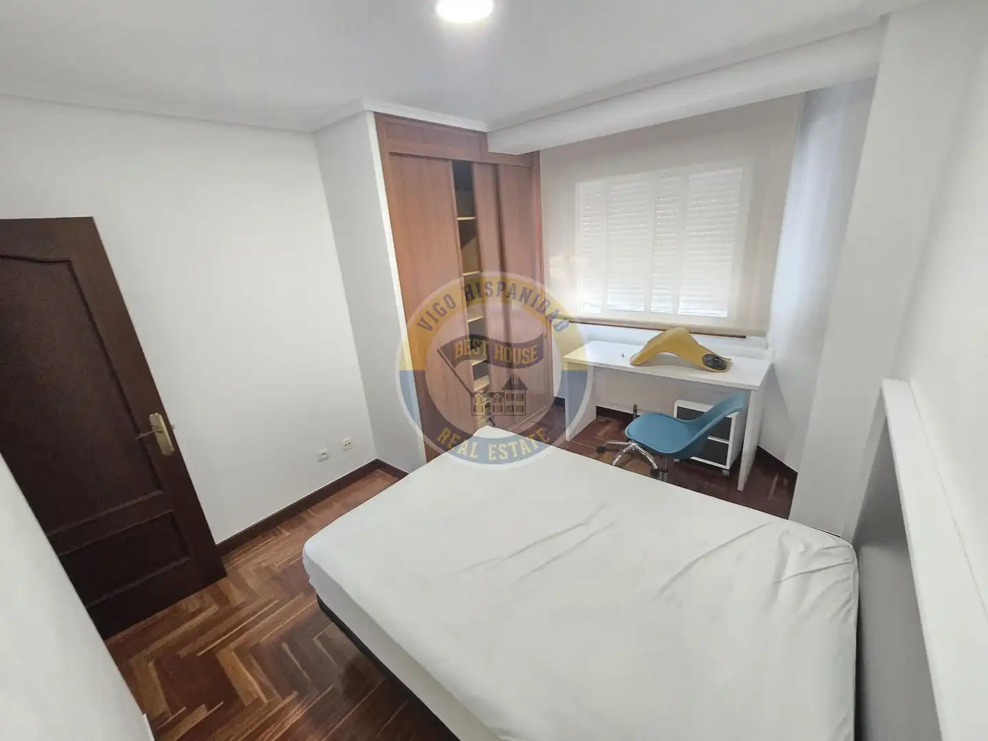 Dormitori de Pis de lloguer en Vigo  amb Calefacció, Parquet i Moblat