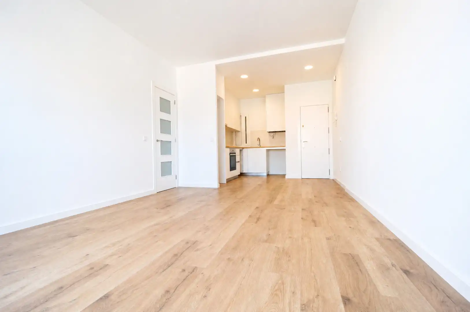 Piso en venta en Barcelona con Parquet, Horno y Balcón
