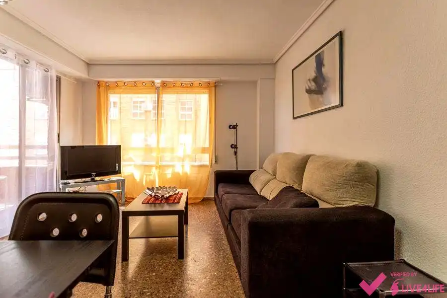 Sala d'estar de Pis de lloguer en Valencia amb Aire condicionat, Terrassa i Moblat