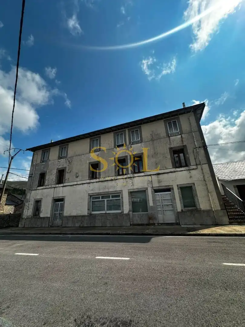 Vista exterior de Casa o chalet en venta en Cabrillanes con Calefacción y Jardín privado