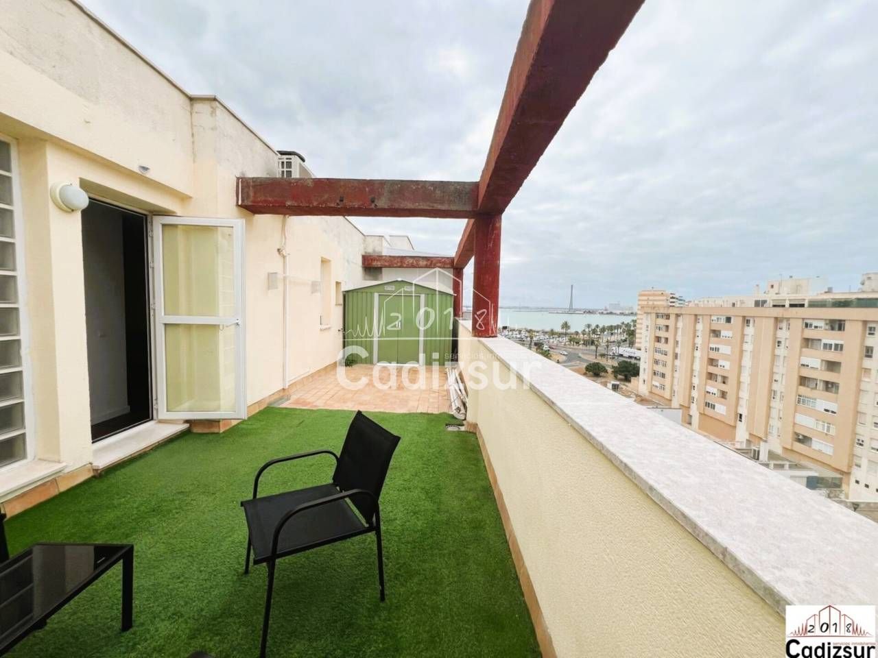 Terrassa de Àtic de lloguer en  Cádiz Capital amb Aire condicionat, Terrassa i Moblat