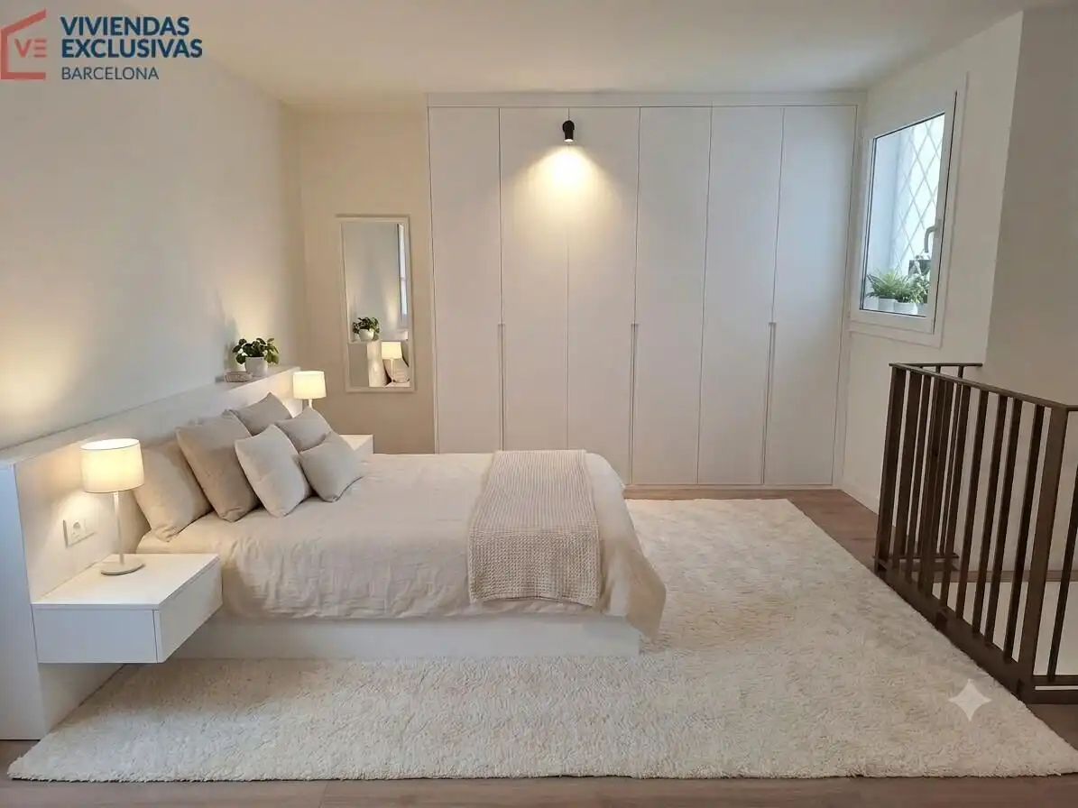 Habitación de Dúplex en venta en Barcelona con Parquet, Balcón y Alarma