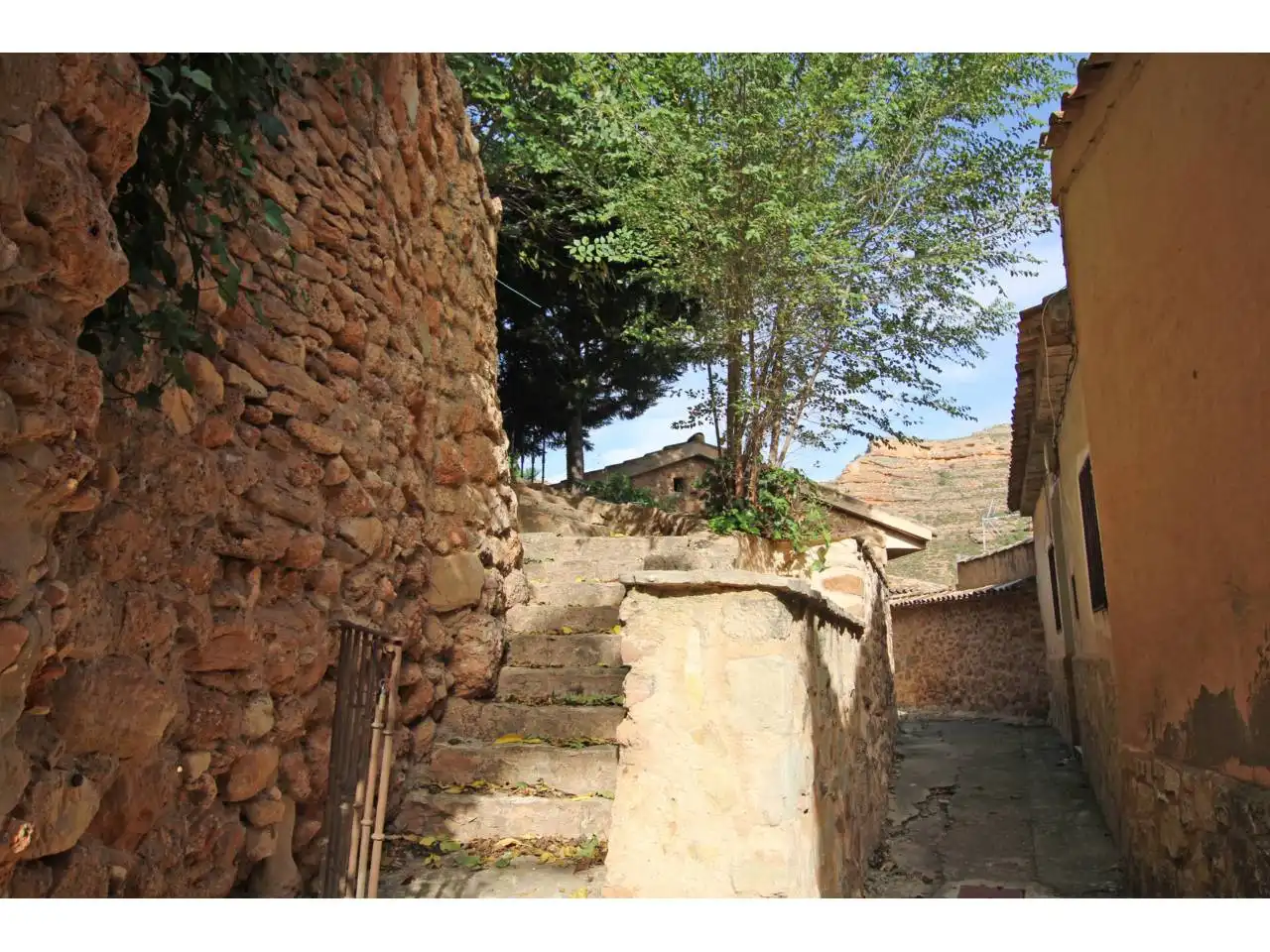 Vista exterior de Casa o xalet en venda en Arcos de Jalón amb Calefacció, Jardí privat i Terrassa