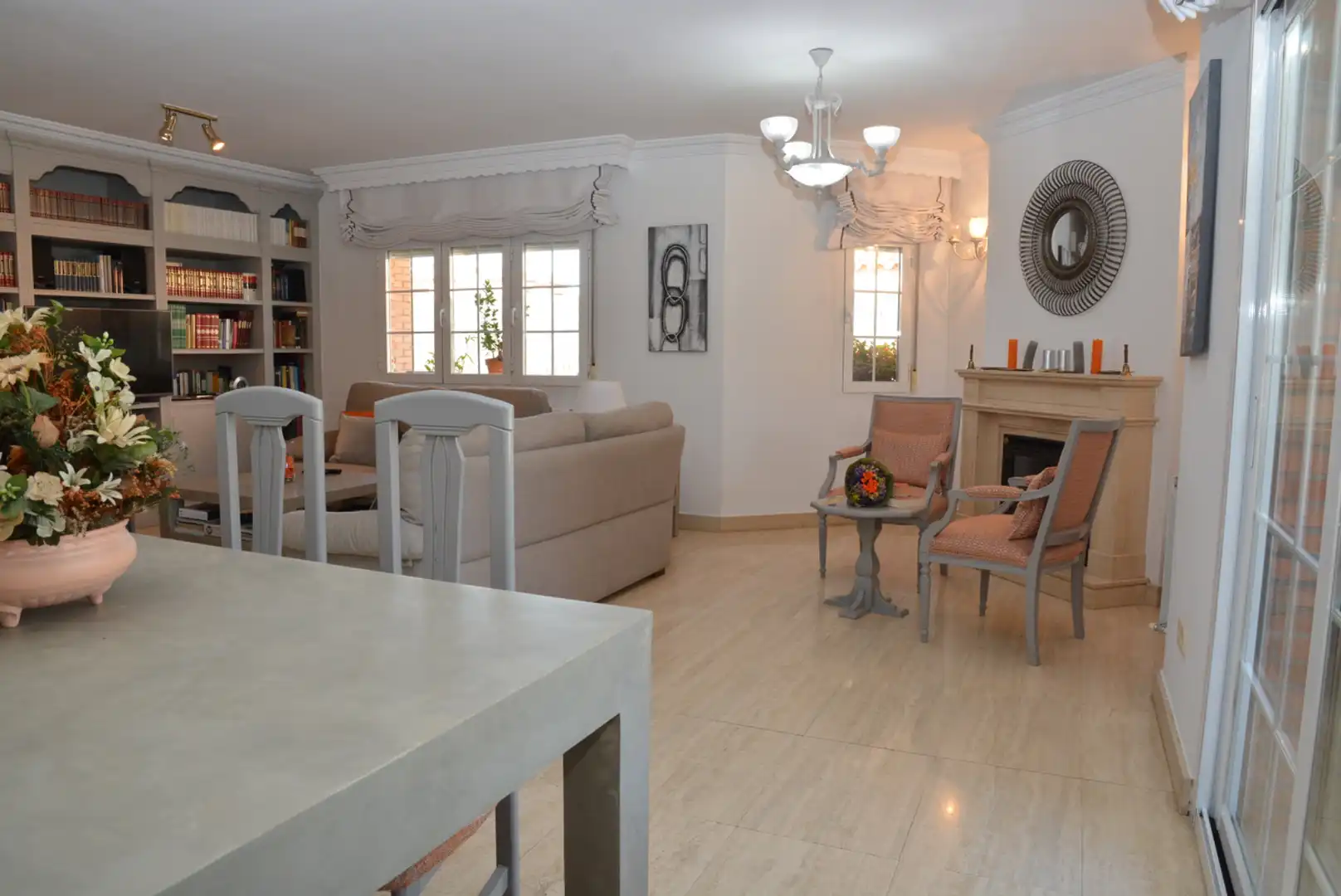 Sala d'estar de Casa o xalet en venda en Mejorada del Campo amb Aire condicionat, Calefacció i Jardí privat