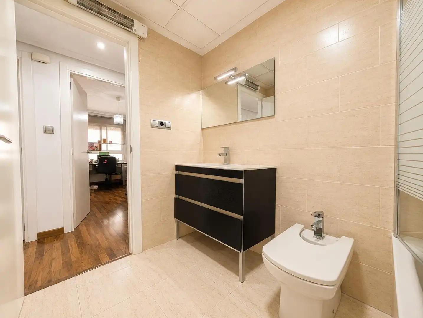 Badezimmer von Wohnung zum Verkauf in Elche / Elx mit Klimaanlage, Terrasse und Balkon